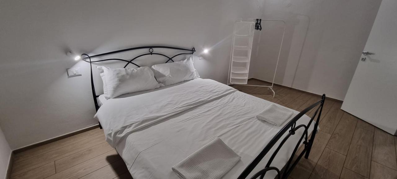 Farolfi Apartments Galliera Bologna Bagian luar foto